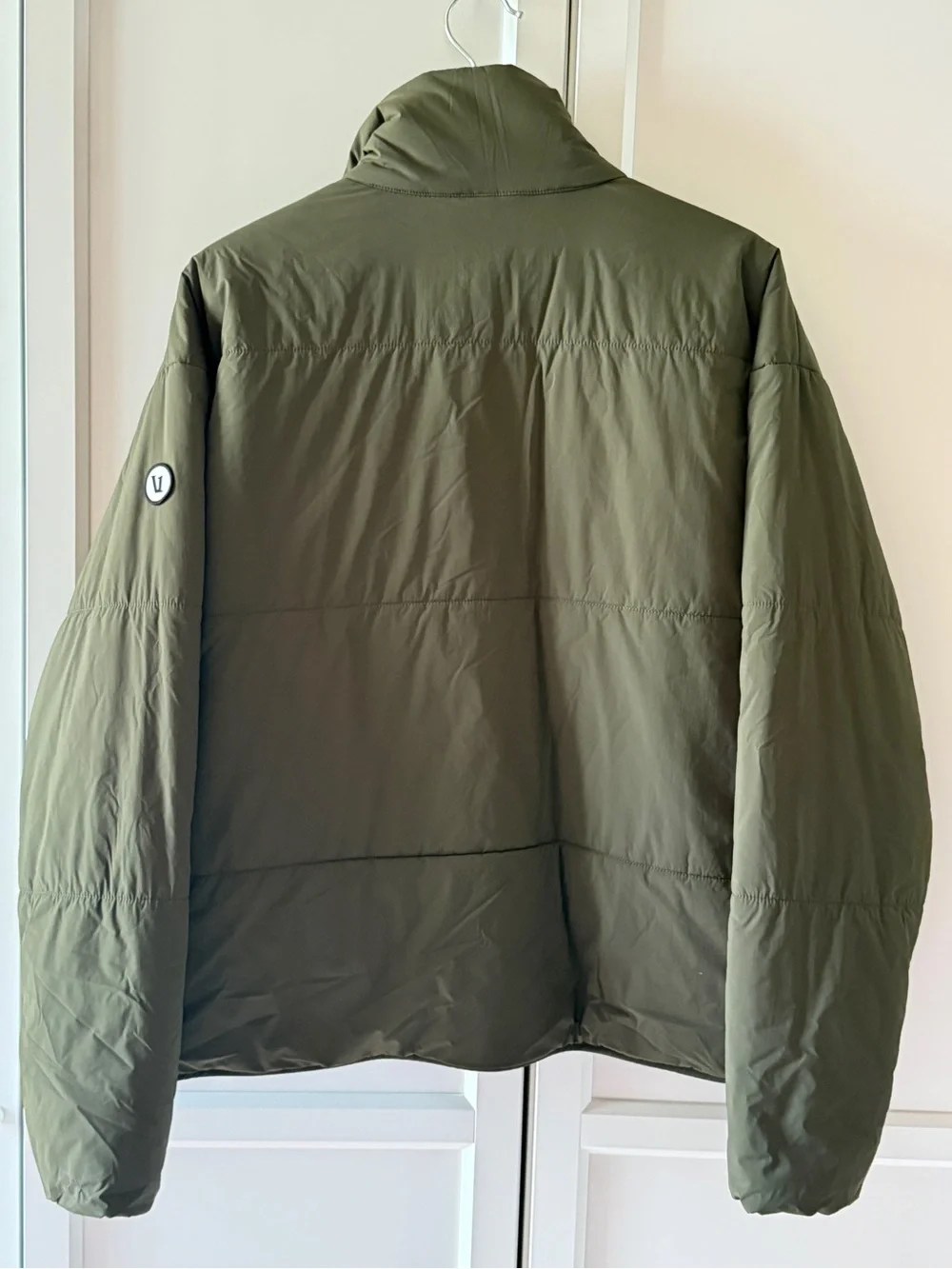 Vuori Women’s Canyon Insulated Jacket in Olive. Size L - Picture 2 of 8